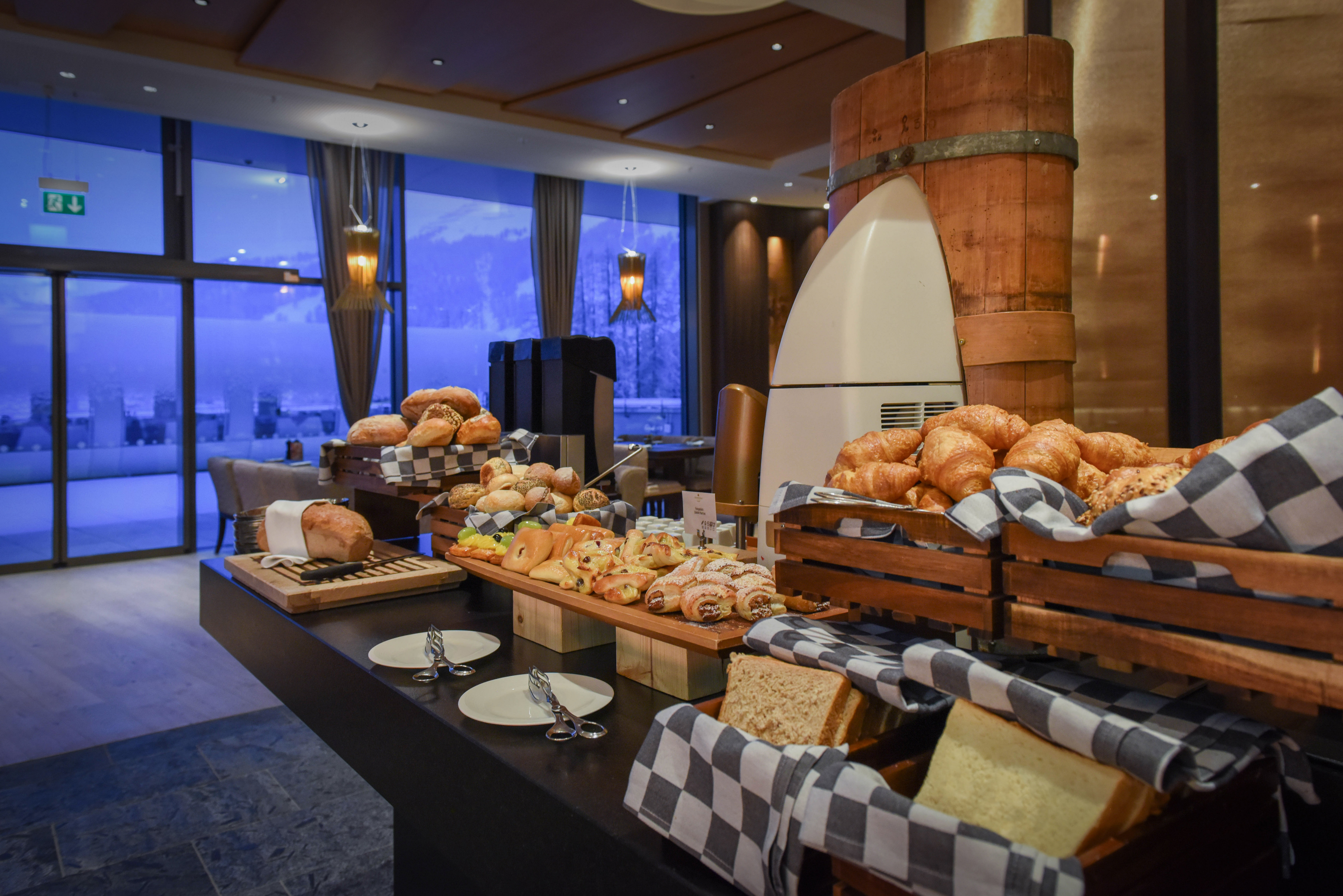 AlpenGold Hotel Davos  5*